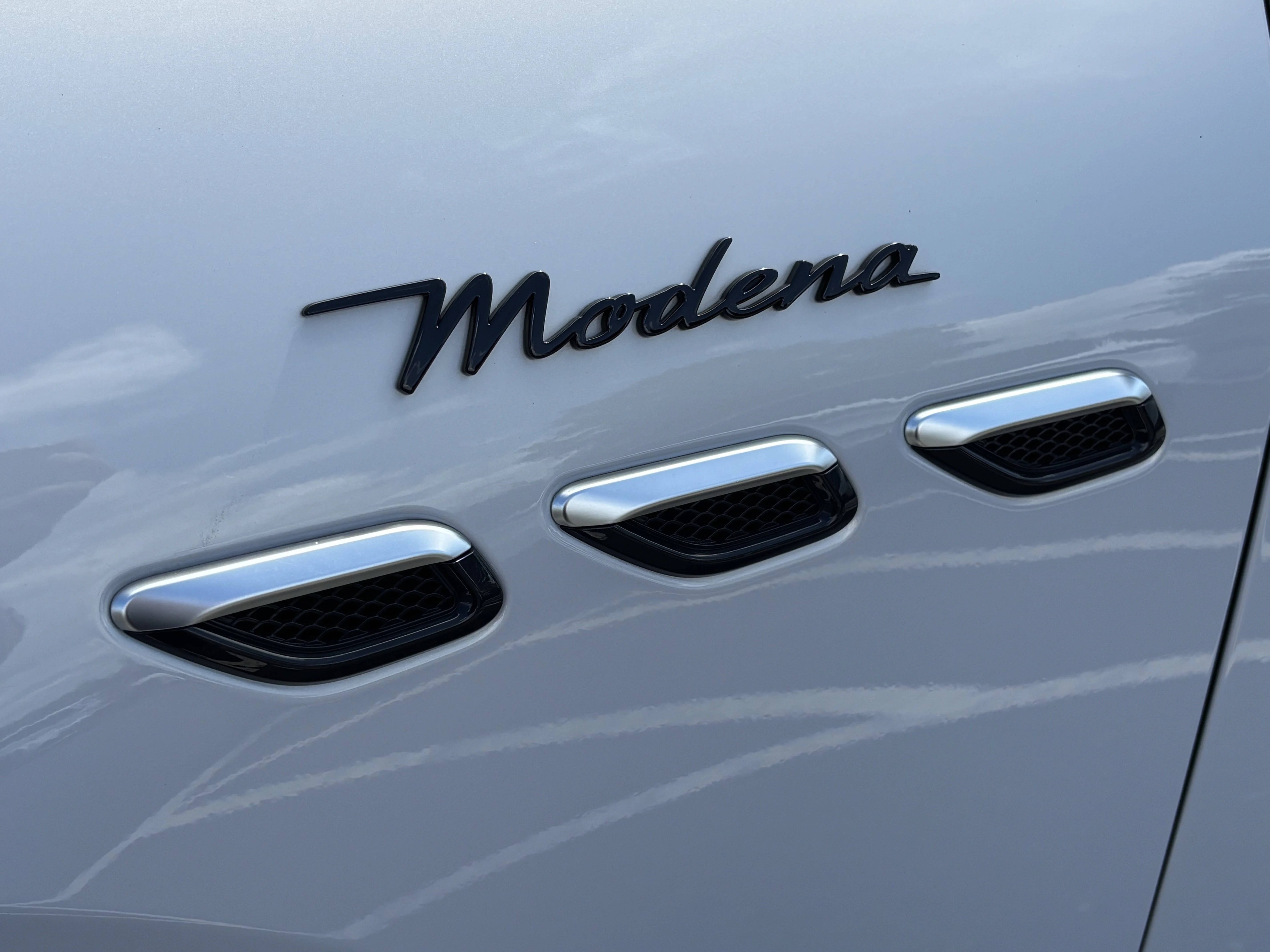 Certified Used 2023 Bianco Astro Metallic Maserati Modena image 16