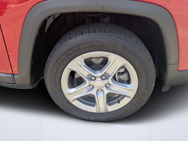 Used 2024  Jeep Latitude image 10