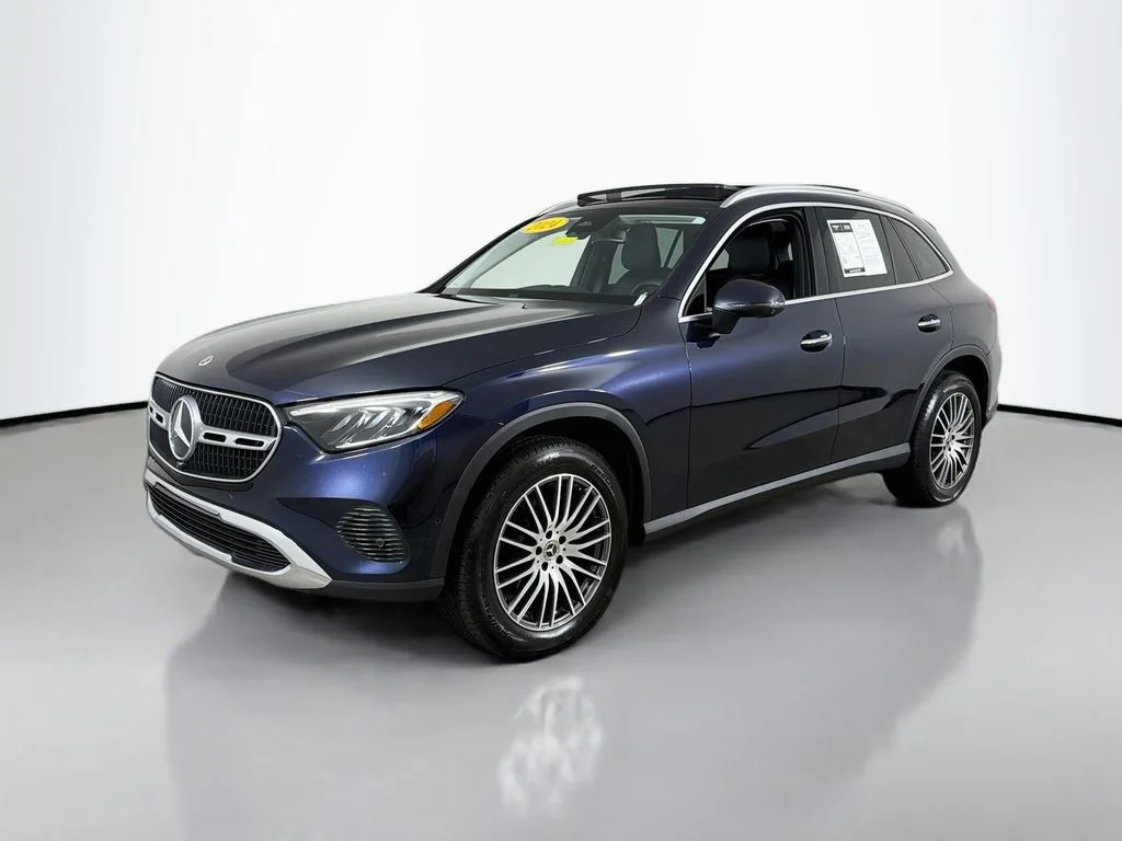 Used 2024 Nautical Blue Metallic Mercedes-Benz 300 image 3