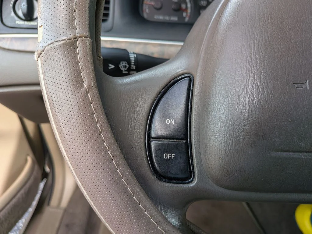 Used 1999  Ford Base image 17