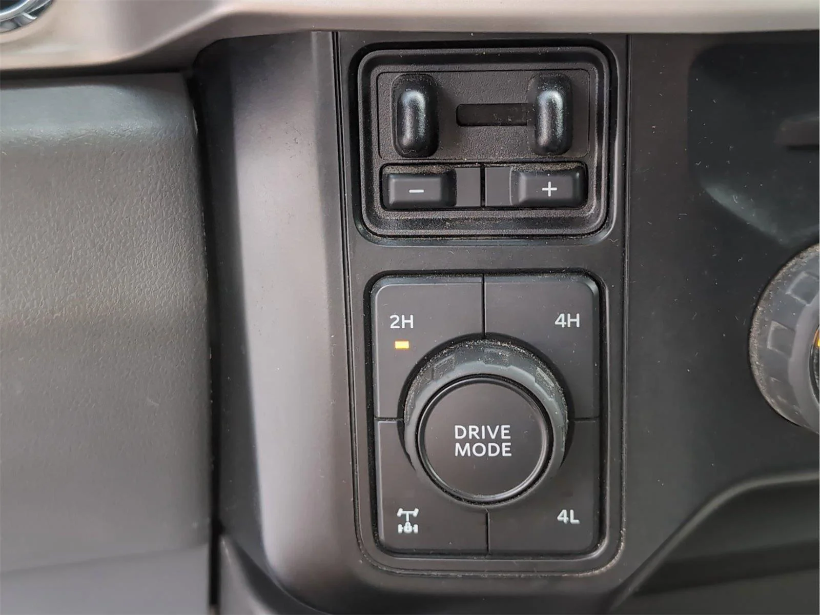 Used 2023 Iconic Silver Ford XLT image 22