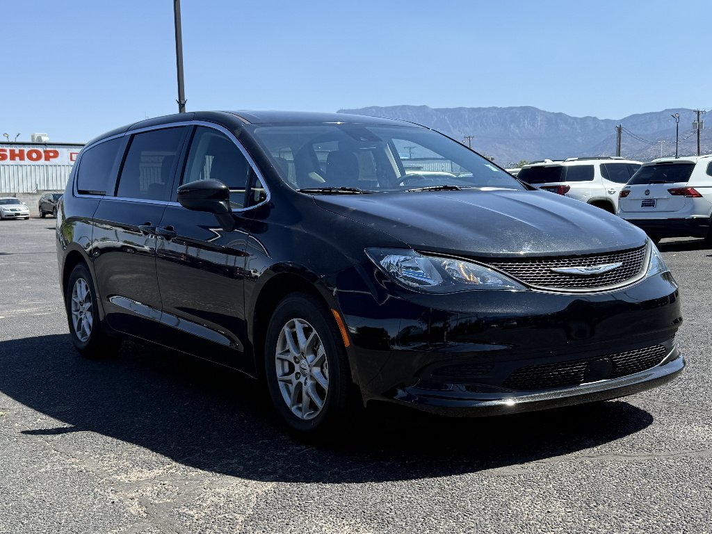 2023 Chrysler Voyager LX's photo
