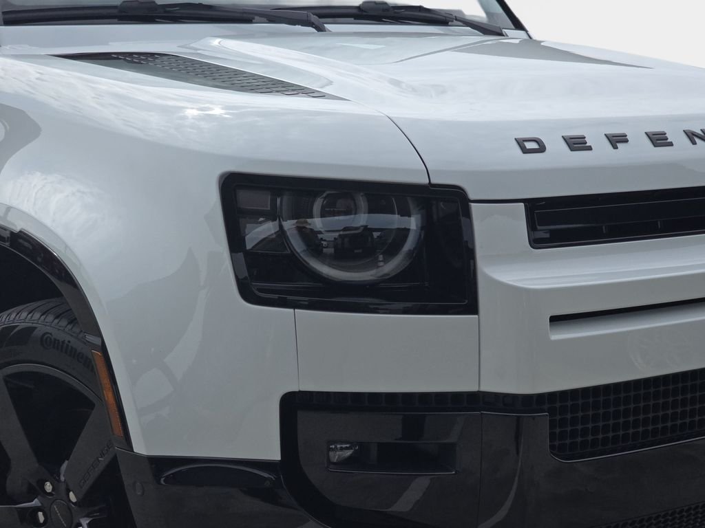 New 2026 Fuji White Land Rover X-Dynamic SE image 32