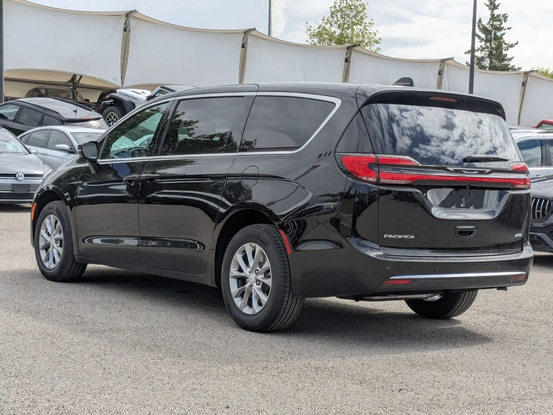 New 2027 Black Chrysler Select - - AWD - Full Sunroof - Safety Sphere Pkg - 360 Surround Cam - Blind Spot Mon & More! image 6