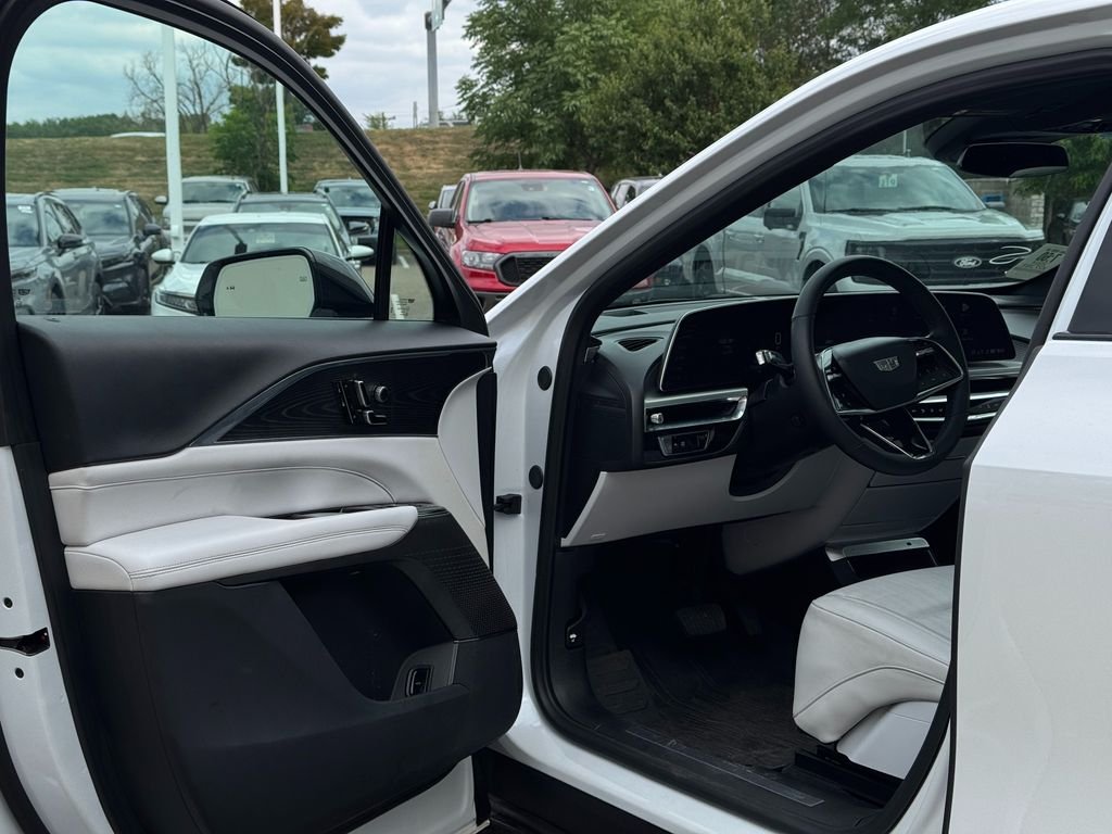 Used 2024 Crystal White Cadillac Sport image 8
