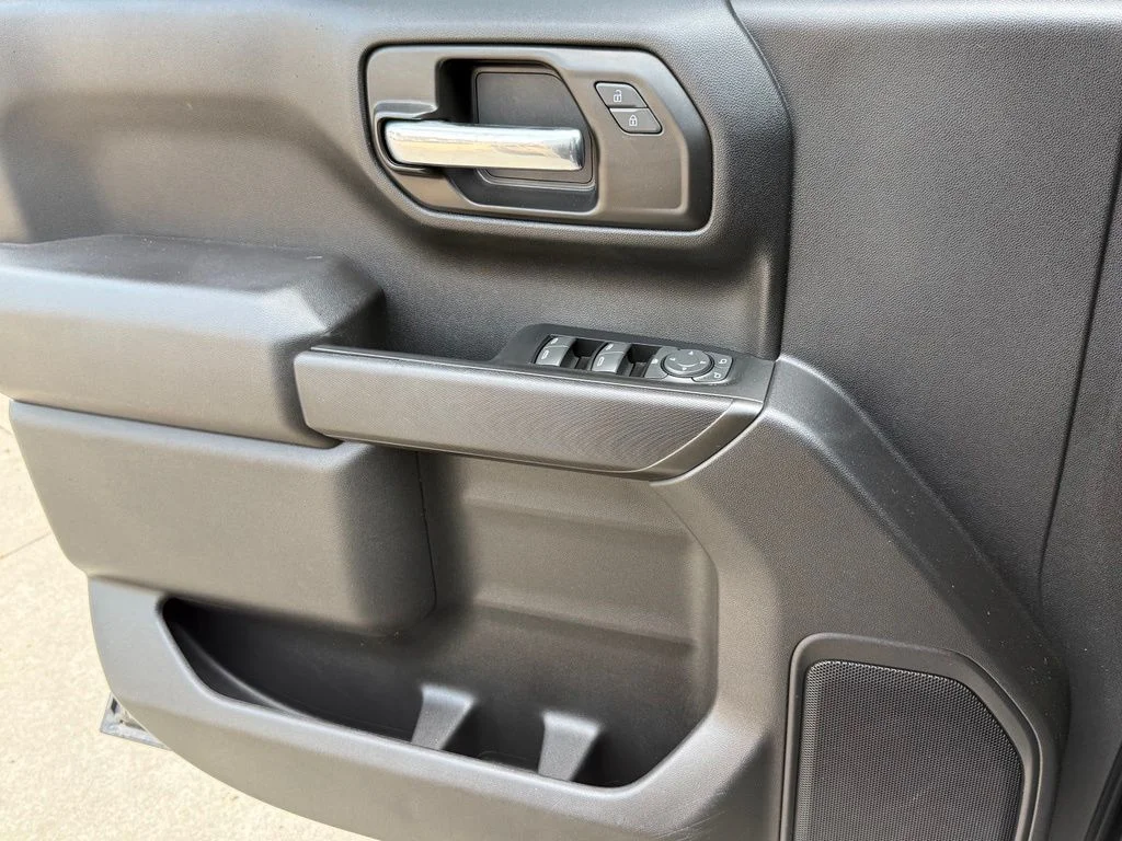 Used 2022 Black Chevrolet Custom image 25