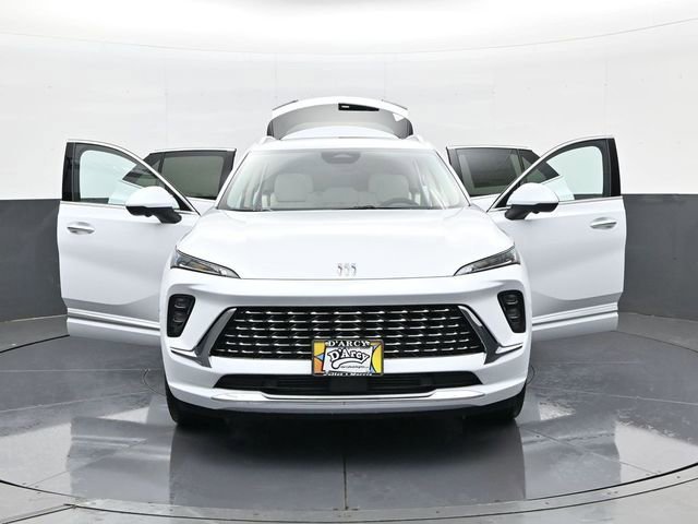 New 2026 Iridescent White Tricoat Buick Avenir image 31