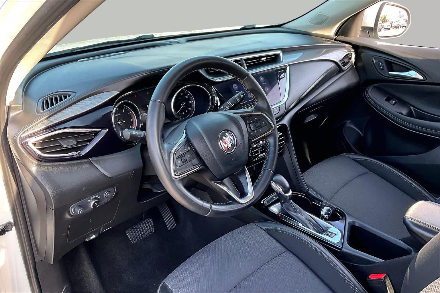 Used 2022 WHITE FROST TRICOAT Buick Select image 18