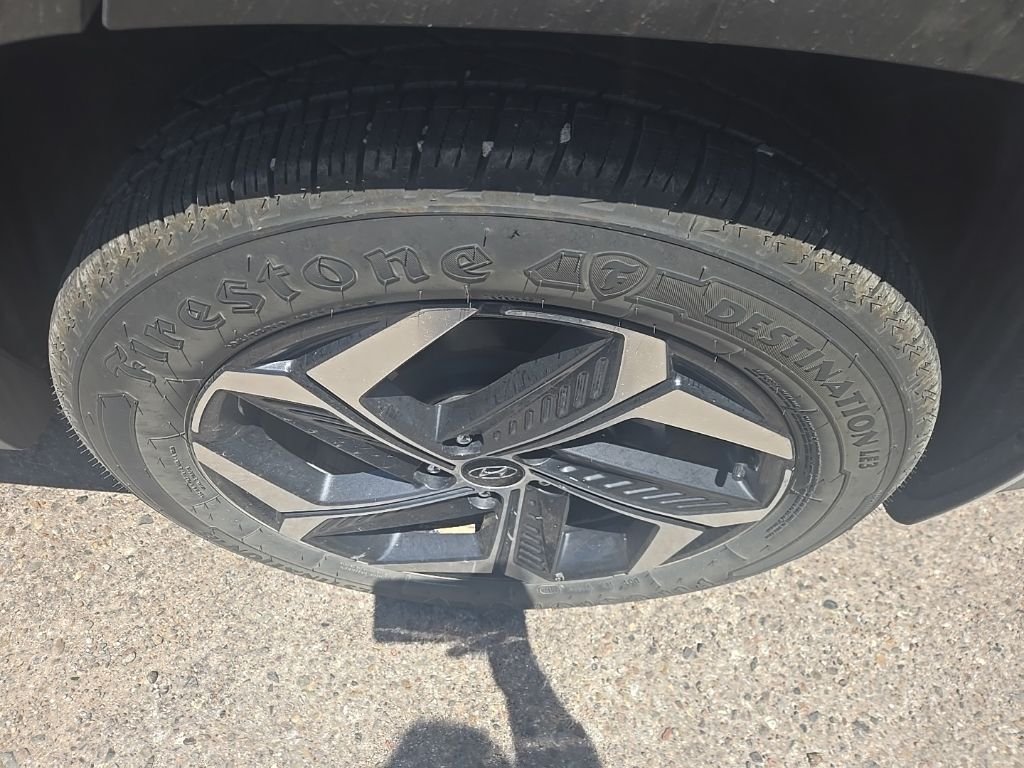 Used 2024 Silver Hyundai SEL image 5
