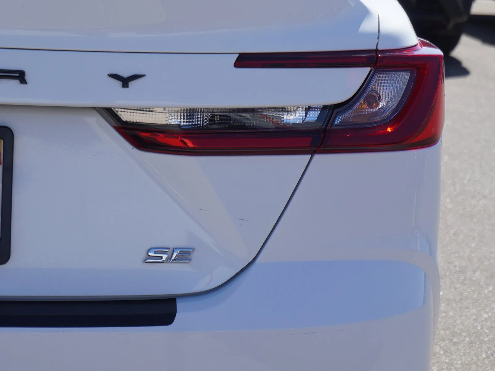 Used 2025 Ice Cap Toyota SE image 11