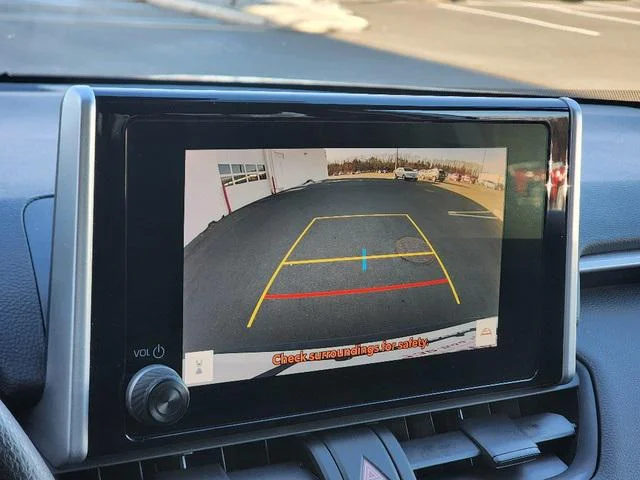 2023 Toyota RAV4 LE - Photo 31