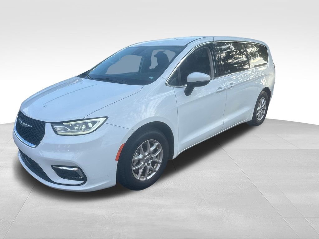 Used 2023 White Chrysler Touring L image 2