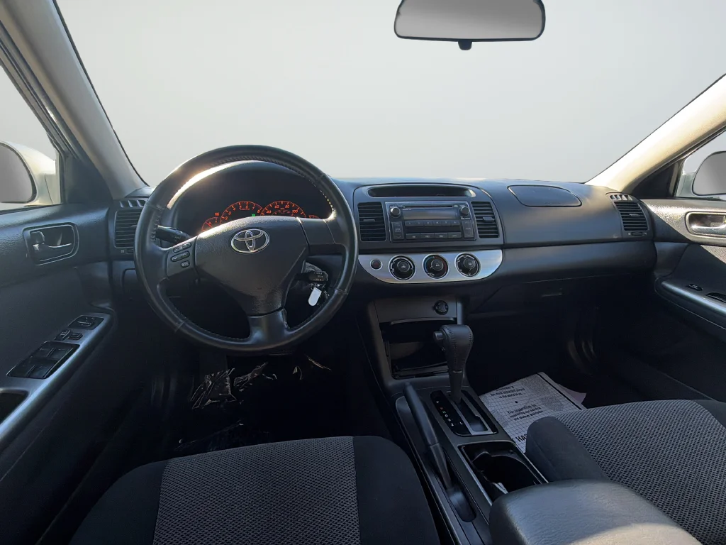 Used 2005 White Toyota SE image 11