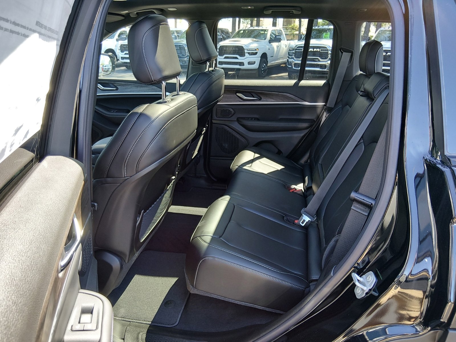 New 2027 High-Gloss Black Paint Jeep Limited image 5