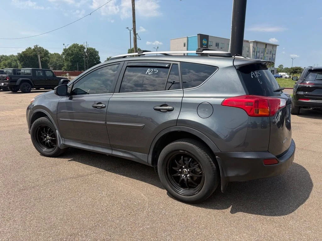 Used 2015 Gray Toyota LE image 3