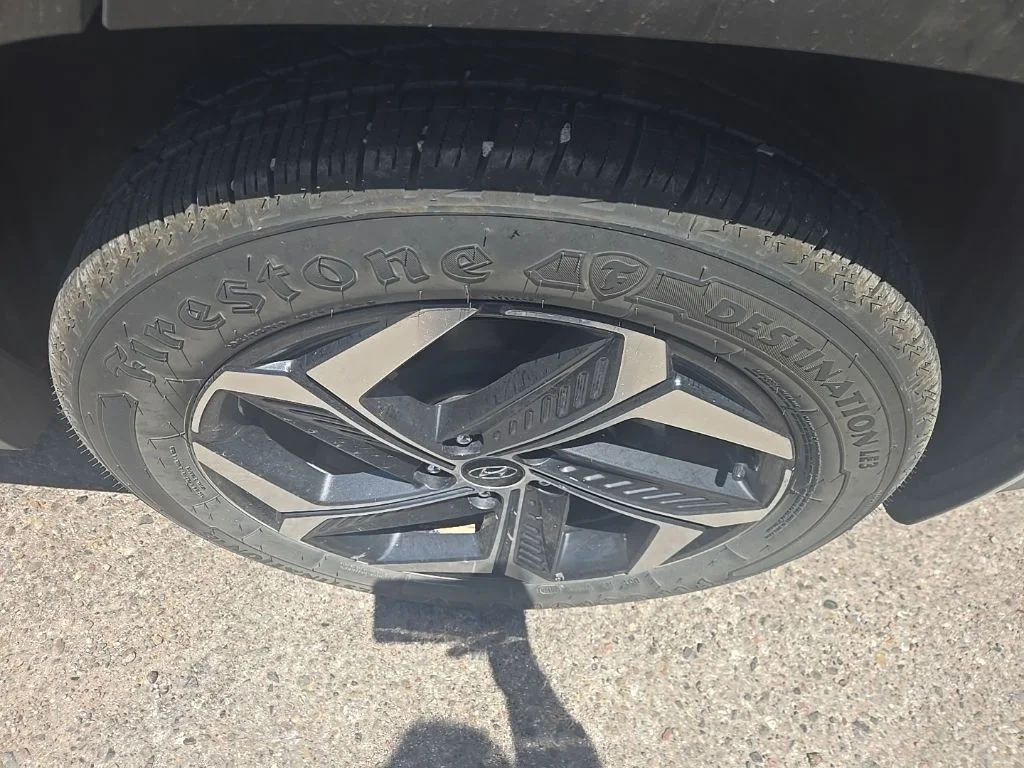 Used 2024 Silver Hyundai SEL image 5