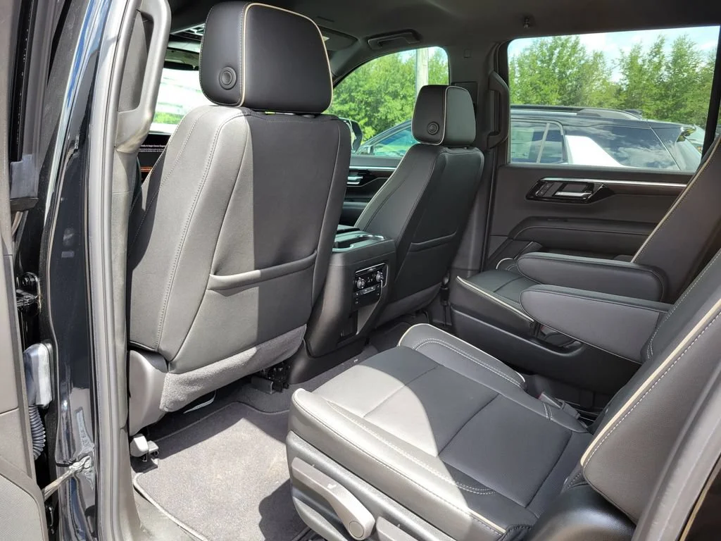 2026 Chevrolet Suburban Premier - Photo 15