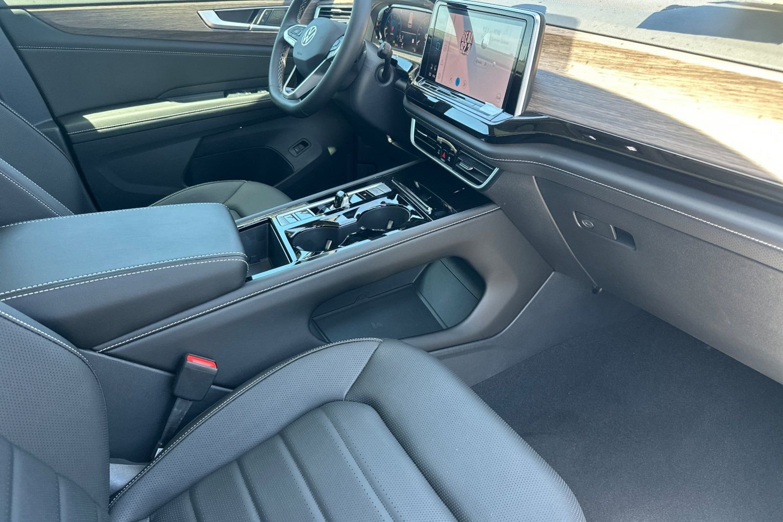 New 2026 Pure Gray Volkswagen 2.0T SEL image 15