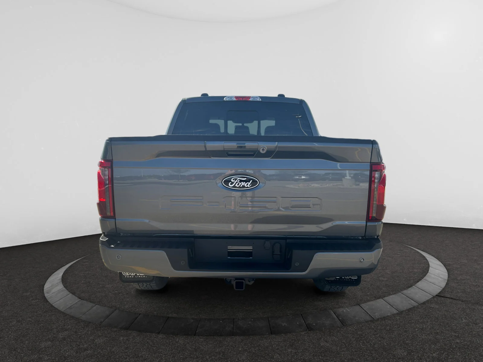 New 2026 Carbonized Grey Metallic Ford XLT image 4