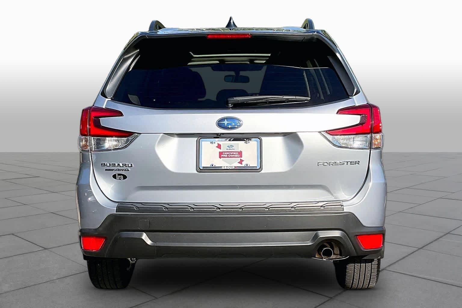 Used 2024 Ice Silver Metallic Subaru Premium image 5
