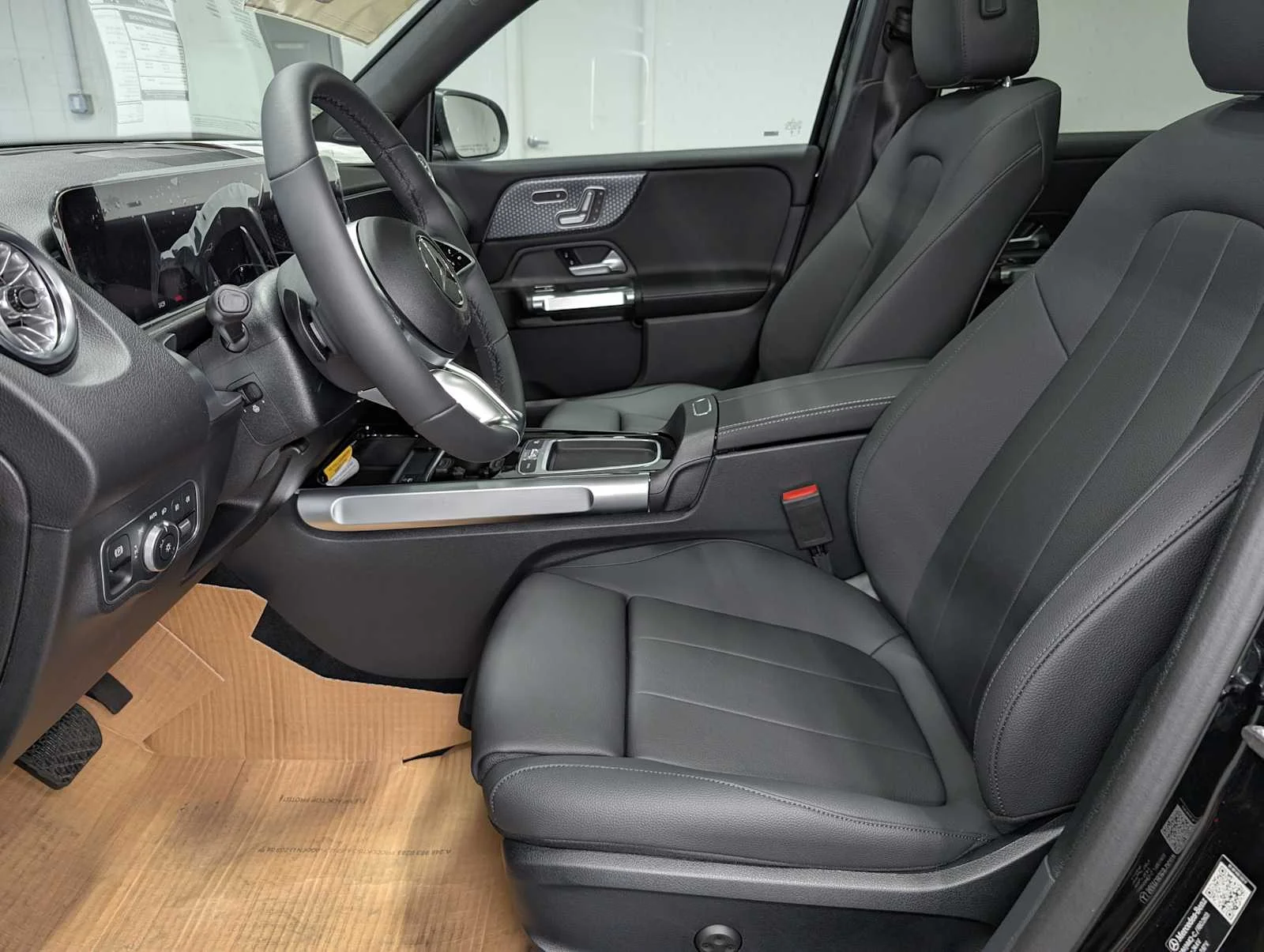 Used 2026 Night Black Mercedes-Benz GLB 250 image 4