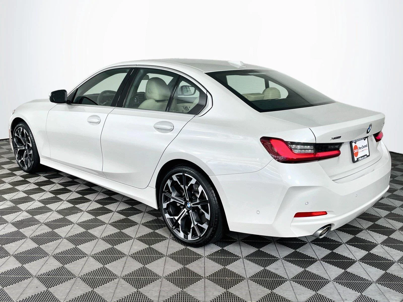 Used 2025 Mineral White Metallic BMW 330i xDrive image 6