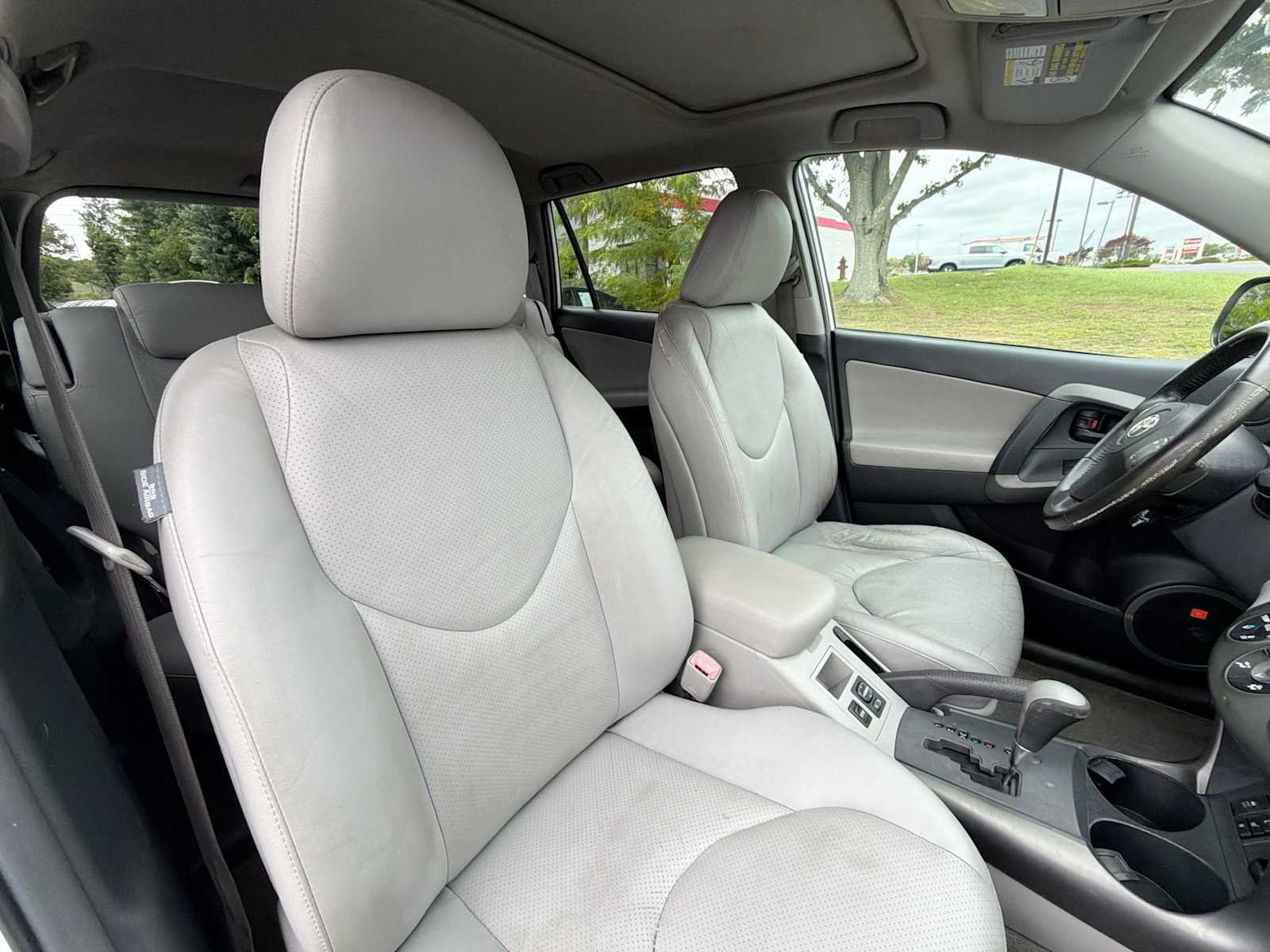 Used 2010 Blizzard Pearl Toyota Ltd image 17