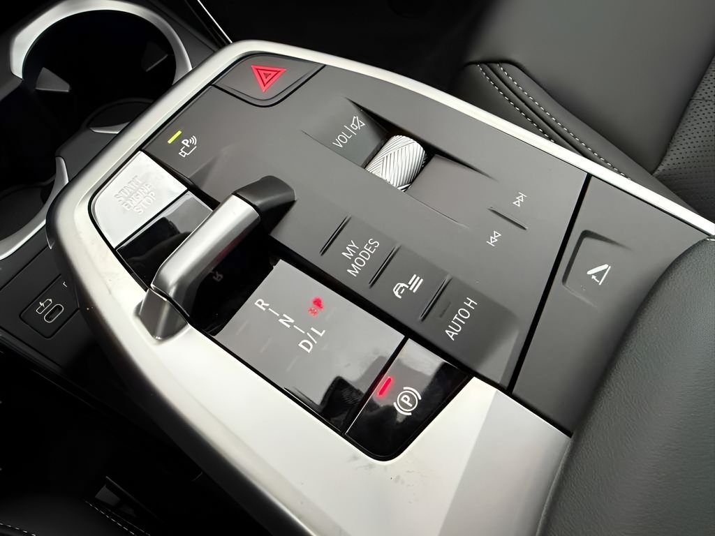 New 2026 Space Silver Metallic BMW xDrive28i image 21