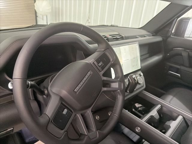 New 2026 Santorini Black Land Rover X-Dynamic SE image 11