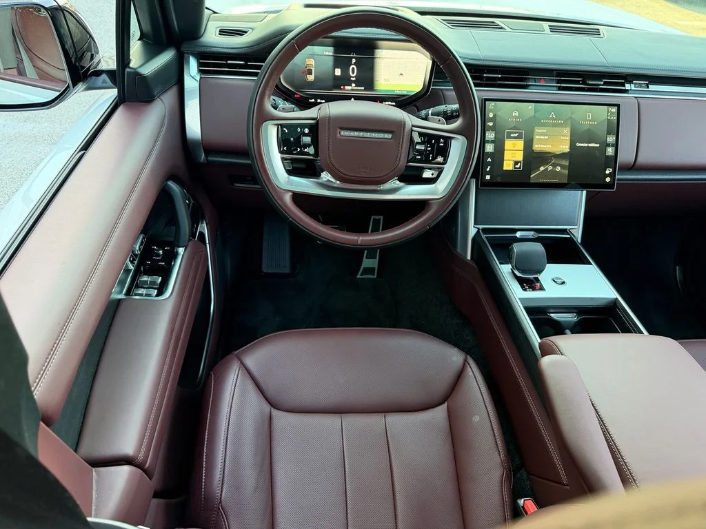 Used 2025 Ostuni Pearl White Land Rover SE image 13