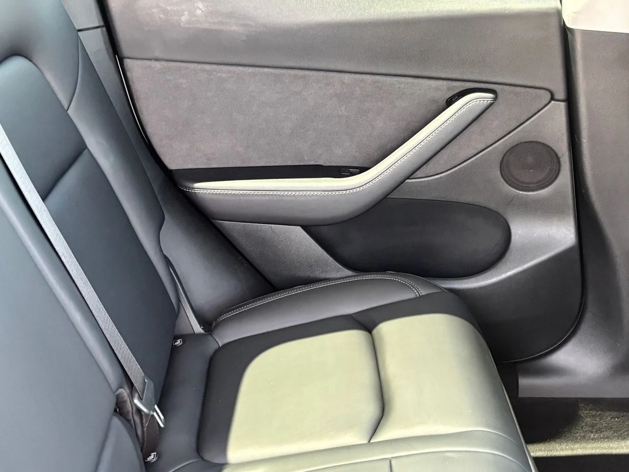 2022 Tesla Model Y Long Range - Photo 11