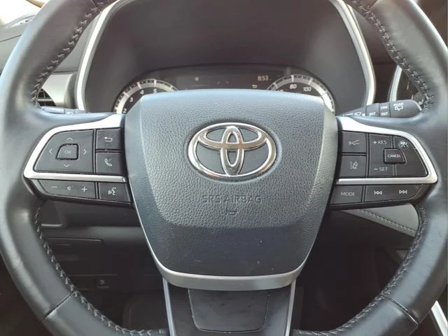 Used 2022 Red Toyota XLE image 26