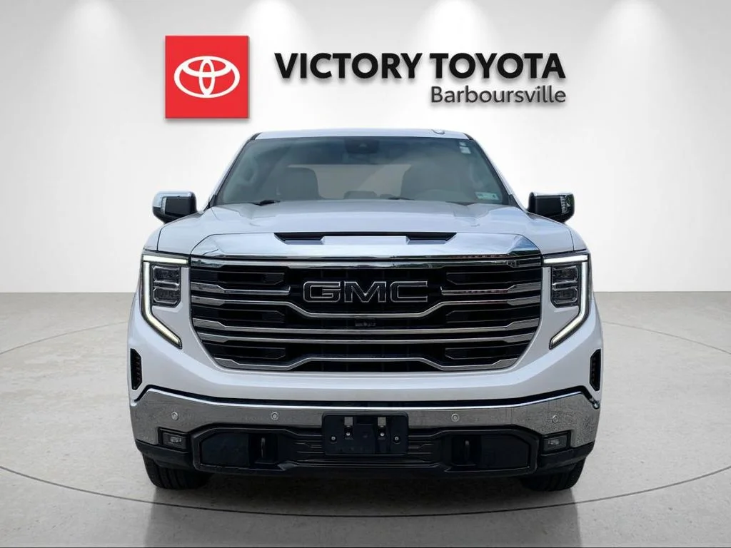 Used 2023 White GMC SLT image 8