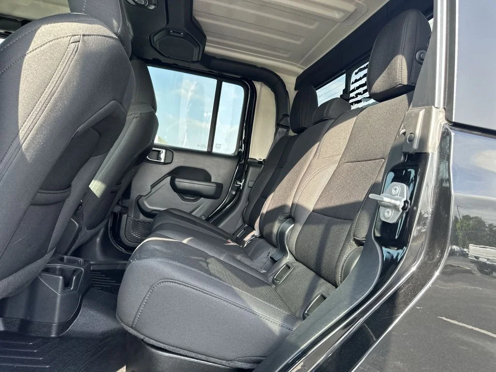 Used 2022 Black Jeep Altitude image 28