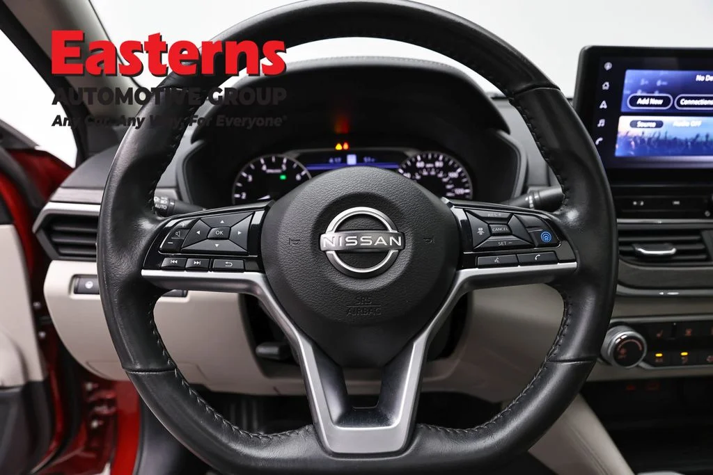 Used 2023 Red Nissan 2.5 SV image 10