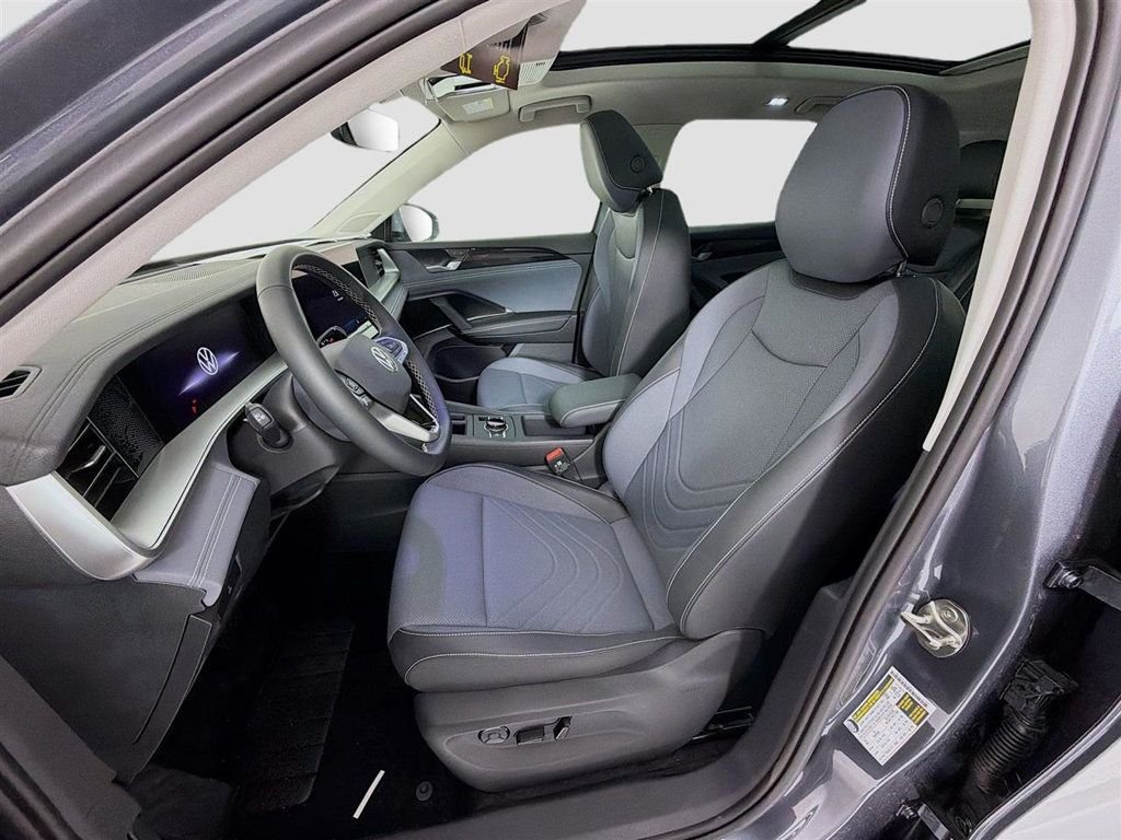 New 2026 Platinum Gray Metallic Volkswagen 2.0T SE 4MOTION image 22