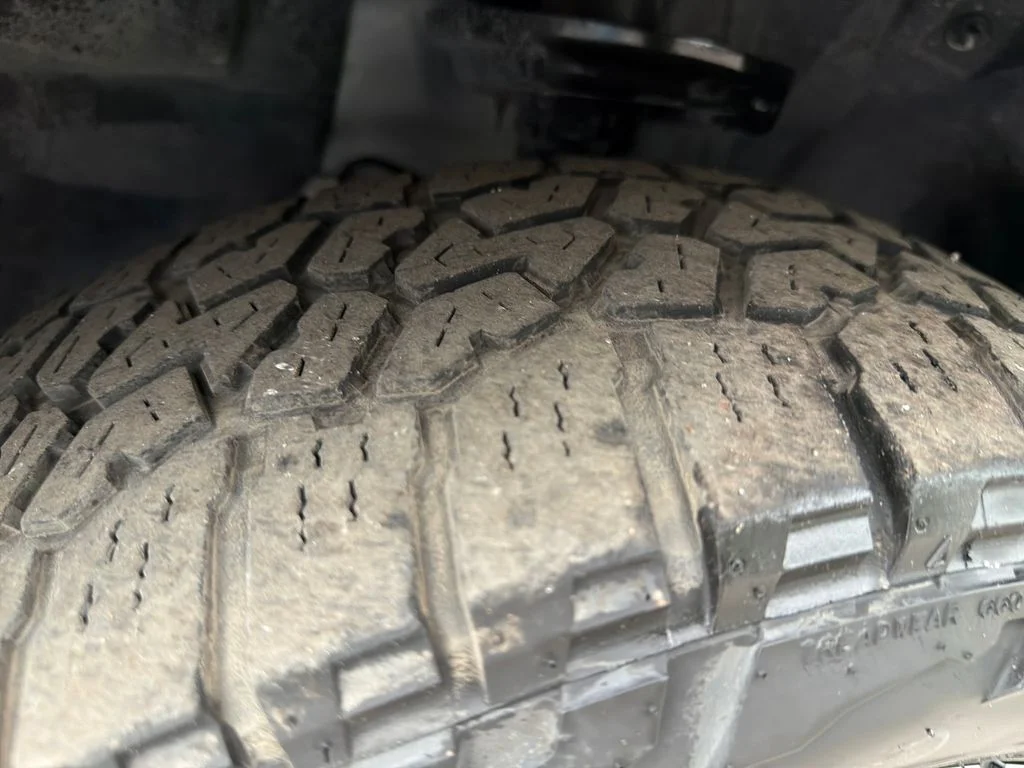 Used 2025 Silver Zynith Metallic Clearcoat Jeep Trailhawk image 29