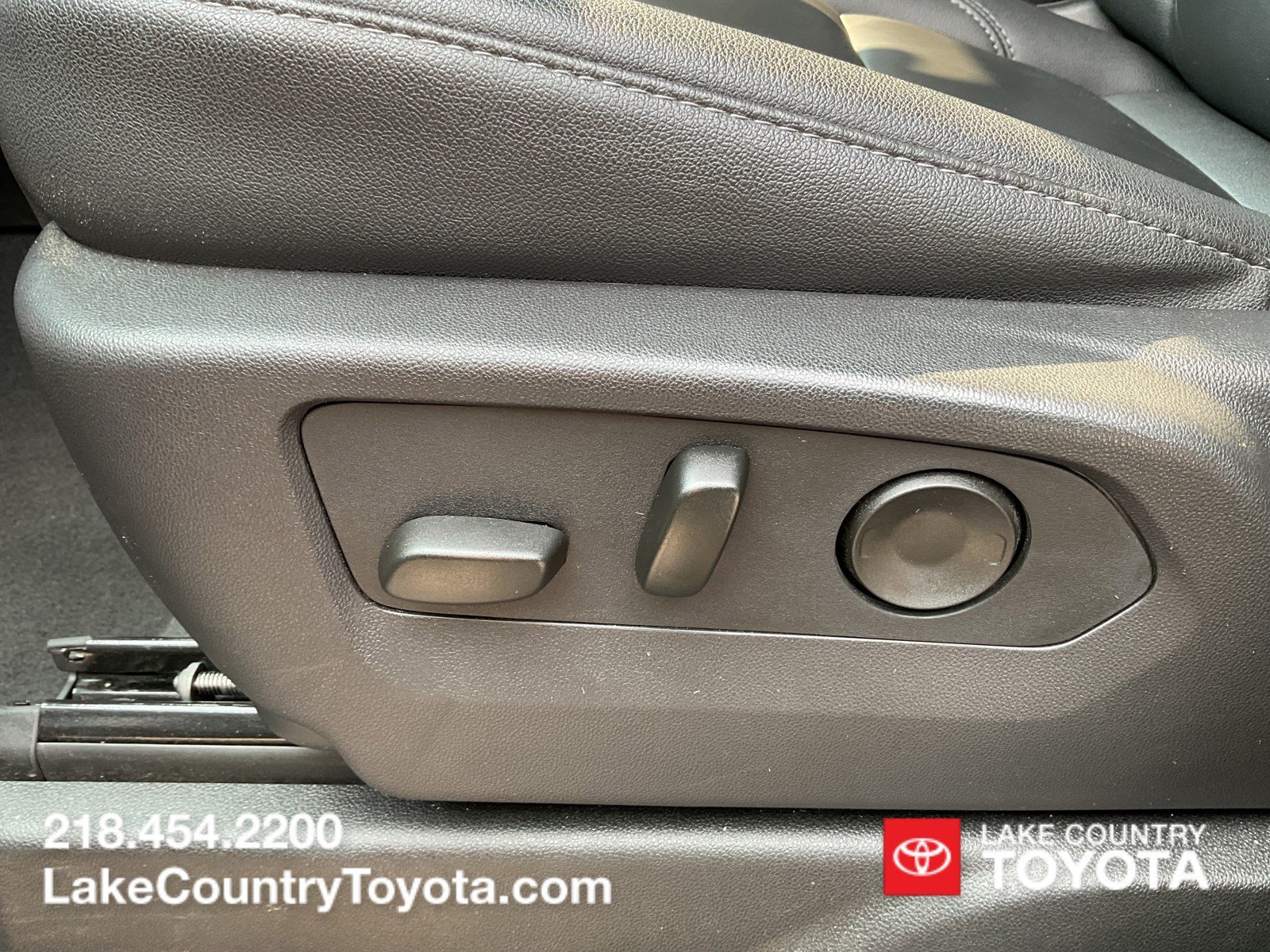 Used 2025 Gray Chevrolet Z71 image 25