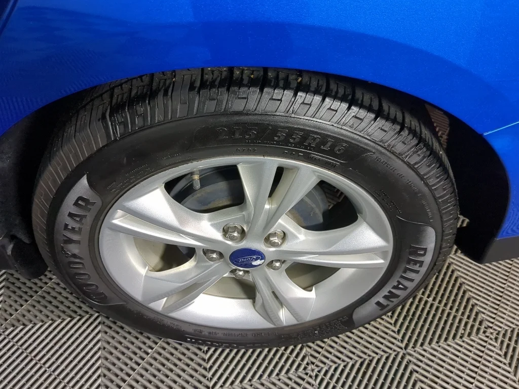 Used 2014 blue Ford SE image 15
