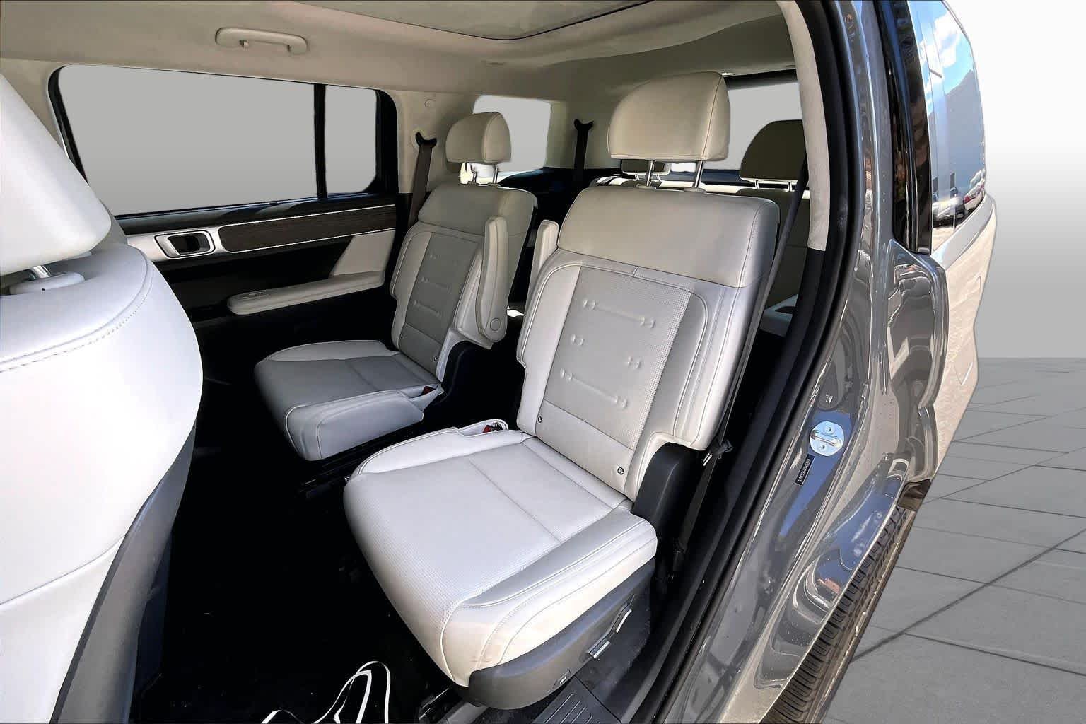 Used 2025 Hampton Gray Hyundai Calligraphy image 20