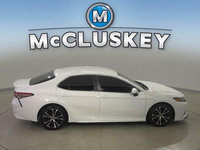 Used 2019 White Toyota SE image 19