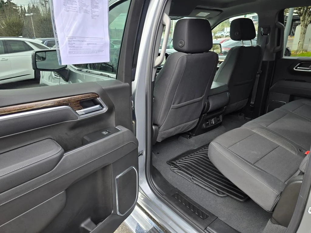 Used 2025 Sterling Metallic GMC SLE image 16