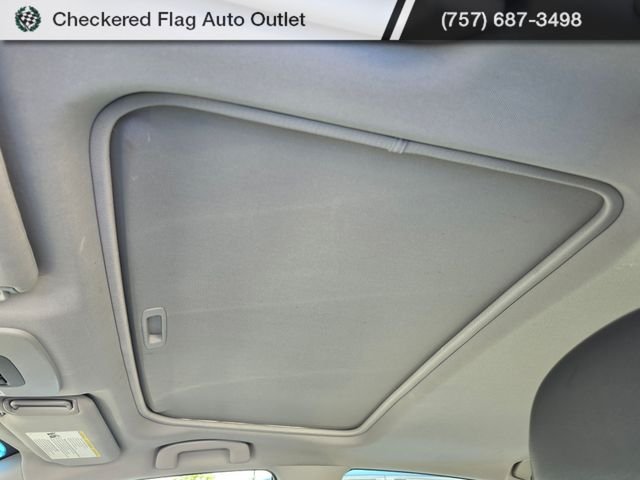 Used 2018 Super White Toyota SE image 9