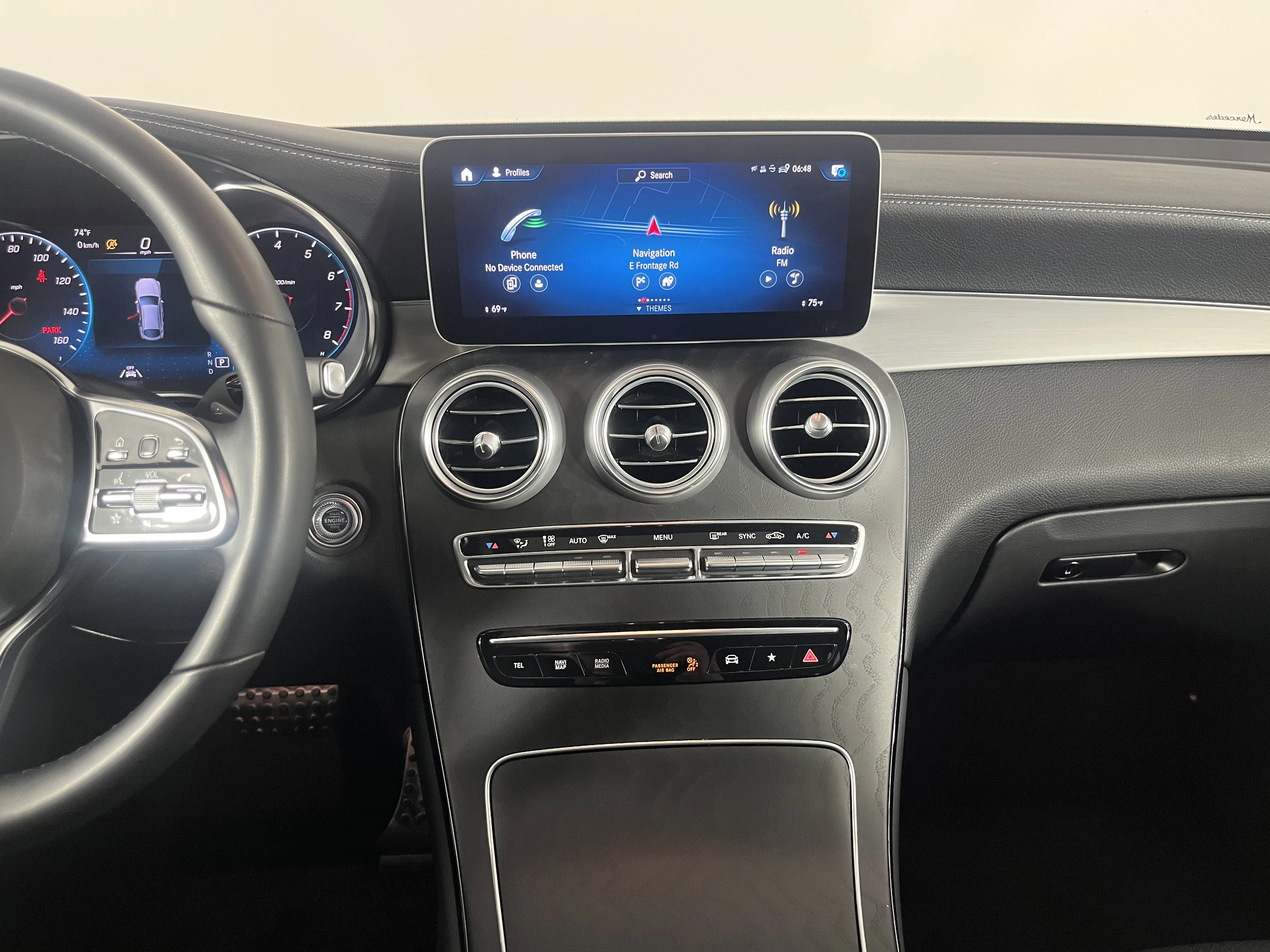 Used 2023 Obsidian Black Metallic Mercedes-Benz GLC 300 image 17