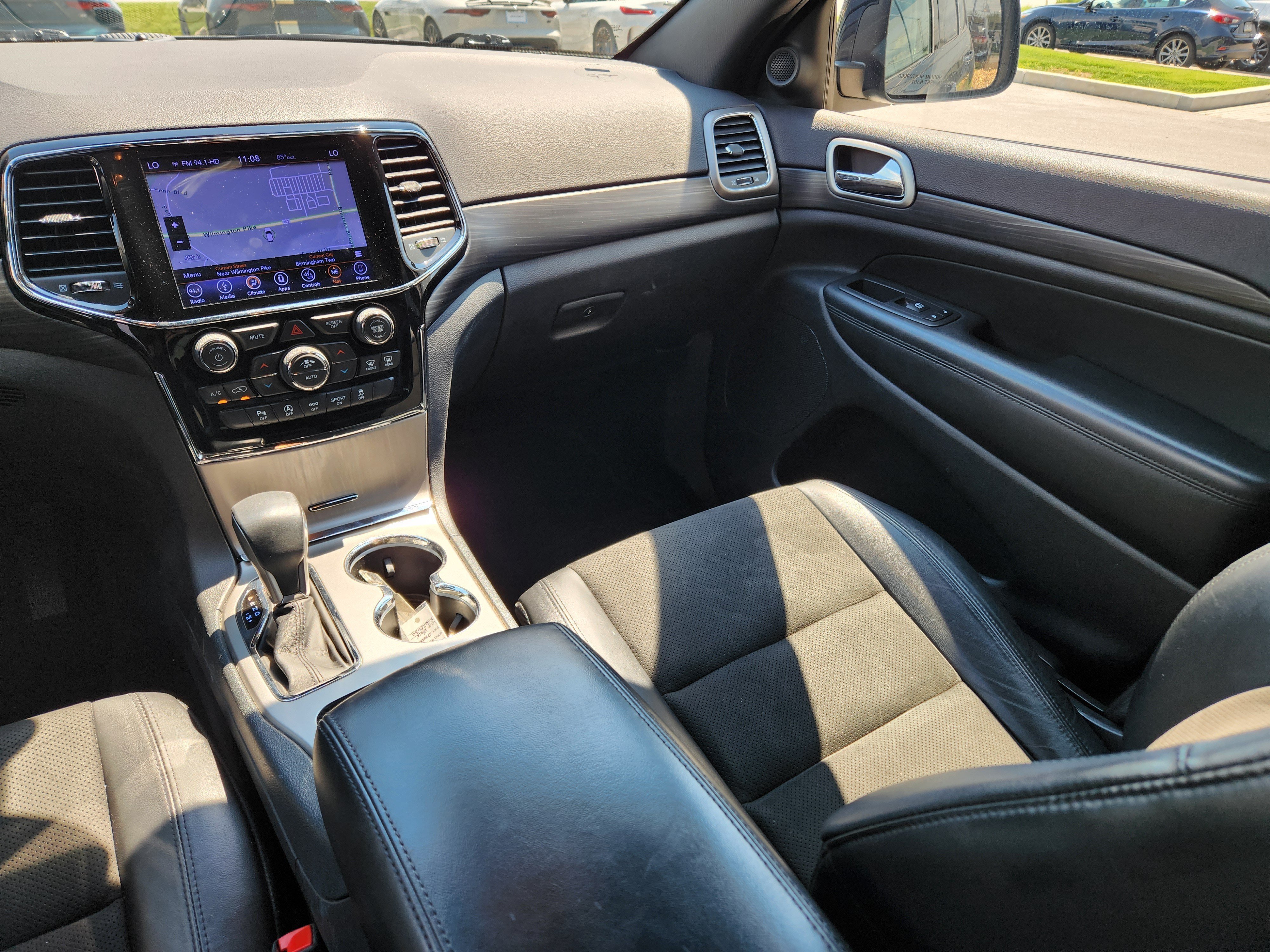 Used 2019 Diamond Black Crystal Pearlcoat Jeep Altitude image 14