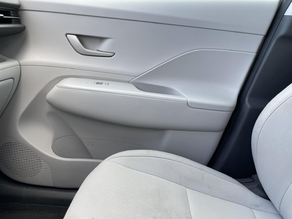 Used 2025 White Hyundai SEL image 16