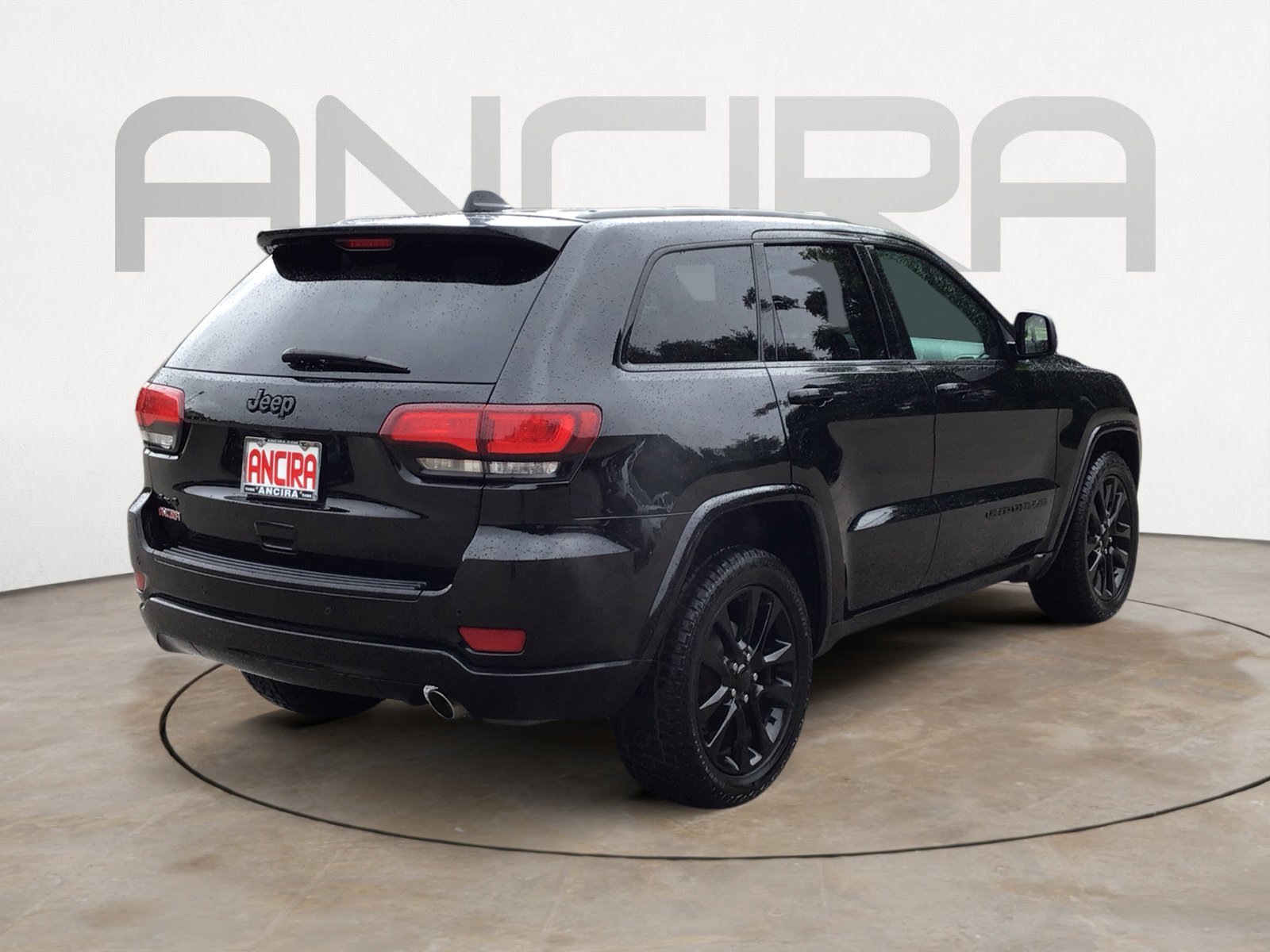 Used 2018 Diamond Black Crystal Pearlcoat Jeep Altitude image 12