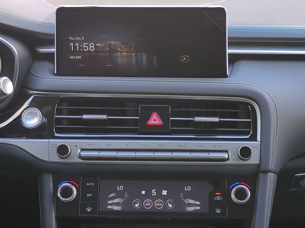 2026 GENESIS G70 Standard - Photo 17