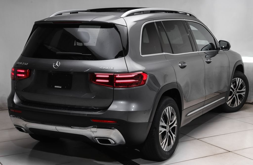 New 2026 Mountain Grey Metallic Mercedes-Benz GLB 250 image 3