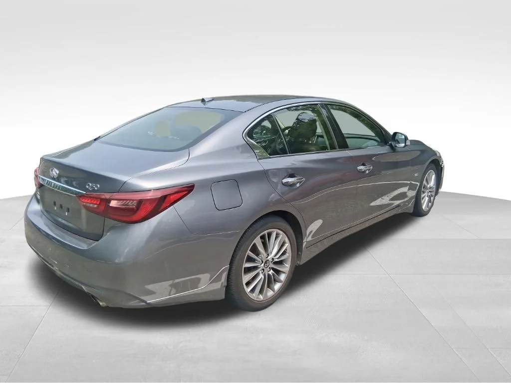 Used 2018 Gray INFINITI 3.0t LUXE image 5